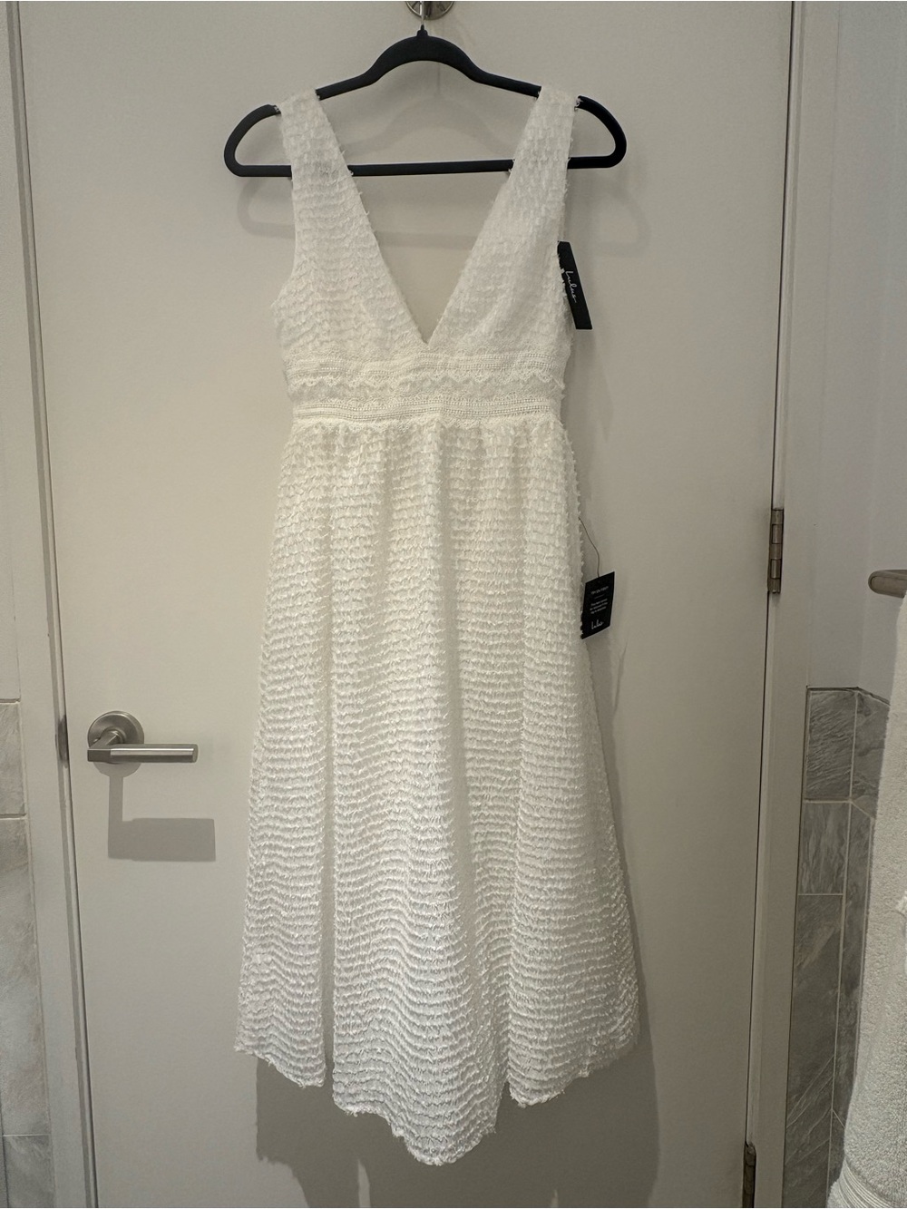 Lulu's White Textured V-Neck Midi Dress